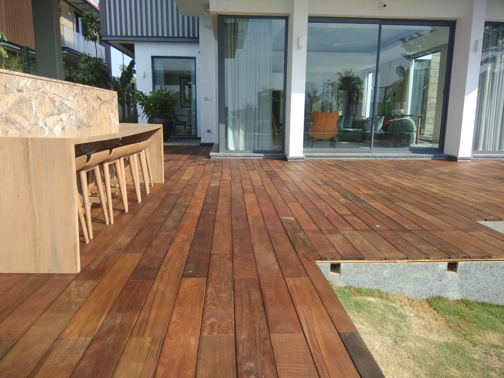 comparing different flooring materials 
